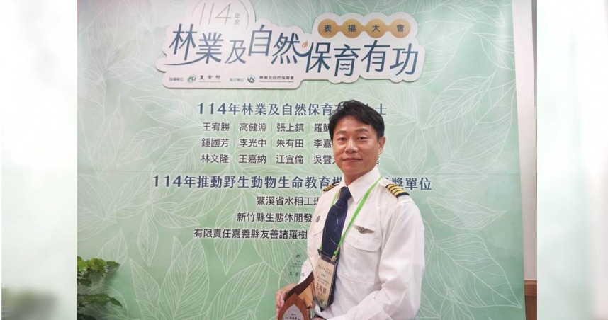 投入空勤總隊飛行員工作12年的王宥勝，除了拯救許多受困登山人士，也協助無數罹難山友回到家中。（圖／中國時報林良齊攝）