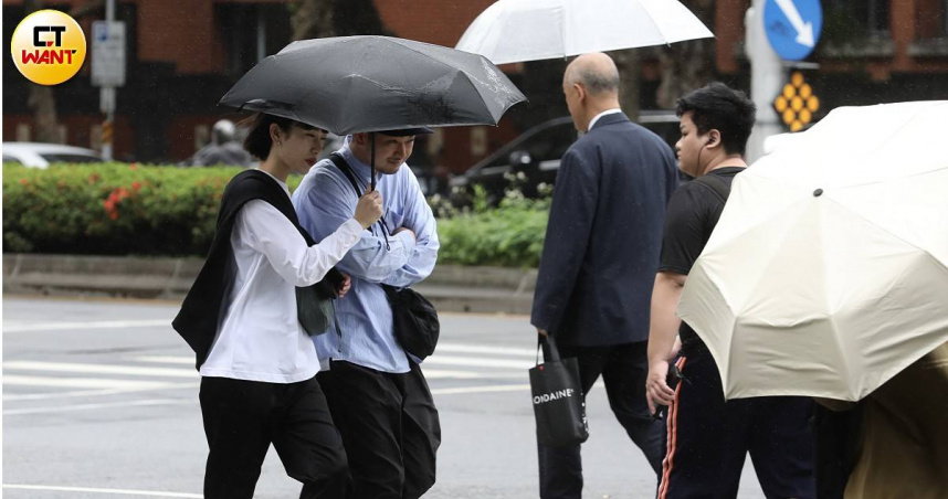 北部下雨。（示意圖／劉耿豪攝）
