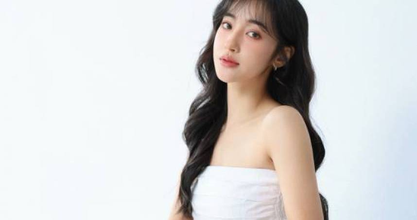 女星夏宇禾被拍到和一名已婚富三代互動親暱。（圖／翻攝夏宇禾臉書）