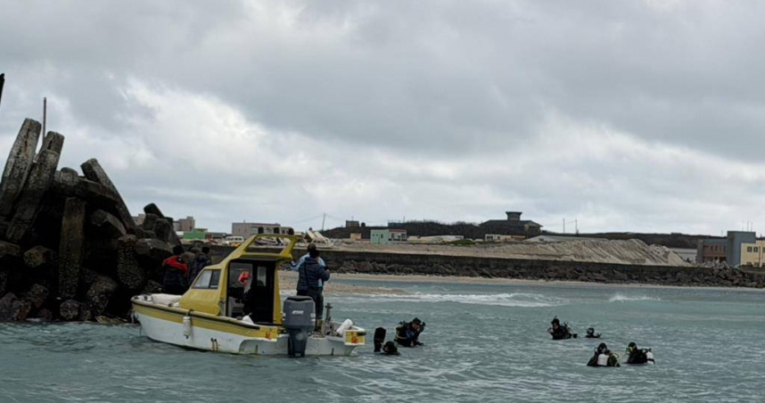 澎湖鳥嶼漁船翻覆漂流沉沒　船長失蹤近1天沙嘴尋獲遺體
