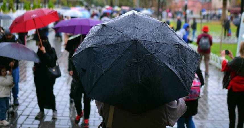 受東北季風及華南雲雨區東移雙重影響，全台週末濕冷，北台灣降雨明顯。（示意圖／Pexels）
