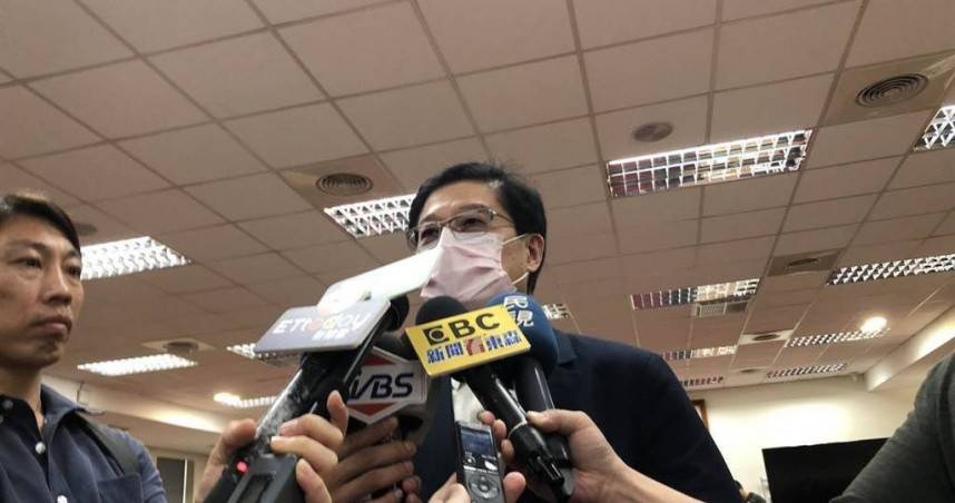 國民黨立委羅明才於立法院受訪，提出普發新台幣1萬元「石油津貼」構想，盼減輕民生負擔並刺激經濟。（圖／報系資料庫）