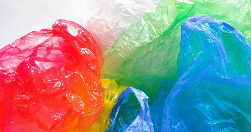 平價塑膠袋鋪貨，小北百貨實施限購措施。（示意圖／Pexels）