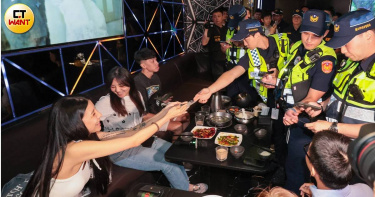 台北市長蔣萬安率隊前往KTV臨檢挨轟作秀，北市警局回應指出，青春專案為中央規劃統一專案。（圖／黃耀徵攝）