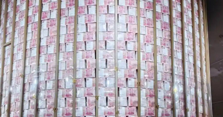 地底33公尺藏1億現金。（圖／翻攝微博）