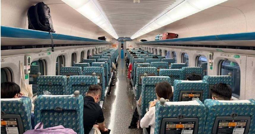 為因應光復節連假收假人潮，台灣高鐵明日將開出逾百班北上列車，台中站增開8班列車，自由座車廂最多配置9節。（圖／翻攝自臉書／台灣高鐵）