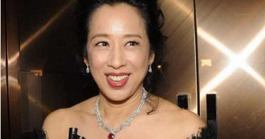 連跳水皇后也羨慕!她開創港姐嫁豪門先河 50歲再嫁豪門
