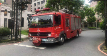 基隆男抱瓦斯桶揚言引爆 勇警智擒化解危機