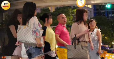 捕獲野生神鵰王!紅粉「們」掃貨他買單 5美曬腿搶臨幸