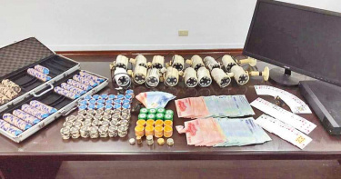 夾娃娃機店暗藏德州撲克賭場 警破門嚇傻長腿女荷官