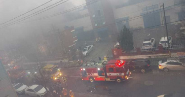 南韓化妝品工廠驚傳爆炸!濃煙烈焰四竄...造成3死6傷