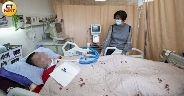 弄殘小兵1/空軍服役1年變植物人 家屬淚控「寢室黑幕」