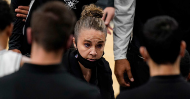 NBA歷史性一刻! 馬刺哈蒙成史上首位女主帥