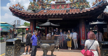 全國求財名廟竹山紫南宮未被列入全國前10大造訪人次宮廟，因發香客打抱不平直喊「不可思議」。（圖／中國時報記者曾雪蒨攝）