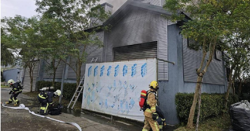 宜蘭市一家觀光工廠所屬的汙水處理場今天上午發生火警，宜蘭縣消防局已派員撲滅火勢。（圖／民眾提供）