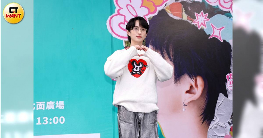 邱鋒澤舉辦簽唱會。（圖／焦正德攝）