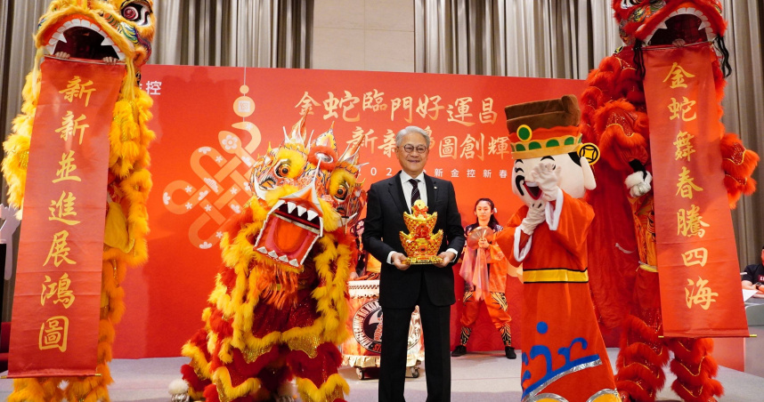 台新金（2882）董事長吳東亮3日主持新春團拜，對於台新、新光兩家金控合併案說明進度。（圖／台新金提供）