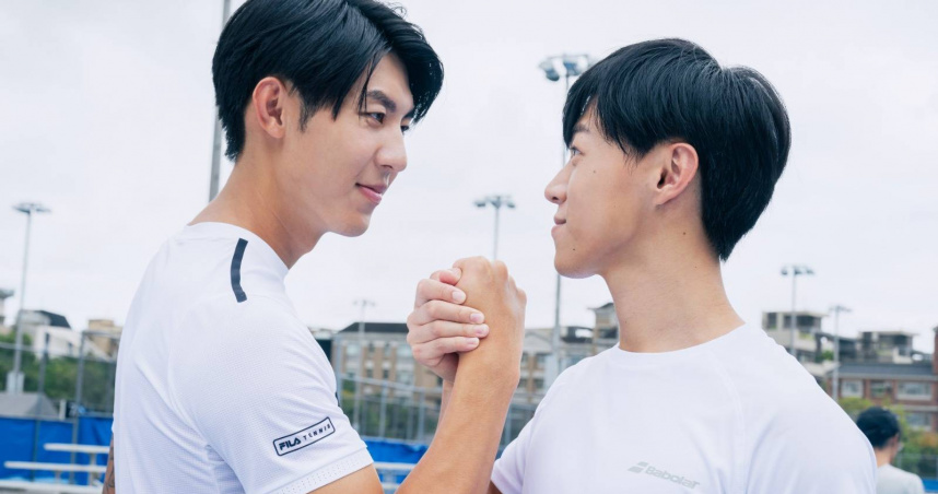 劉丞（左）和游書庭同門師兄弟共同演出青春愛情BL短劇《一拍即合》。（圖／艾迪昇傳播提供）