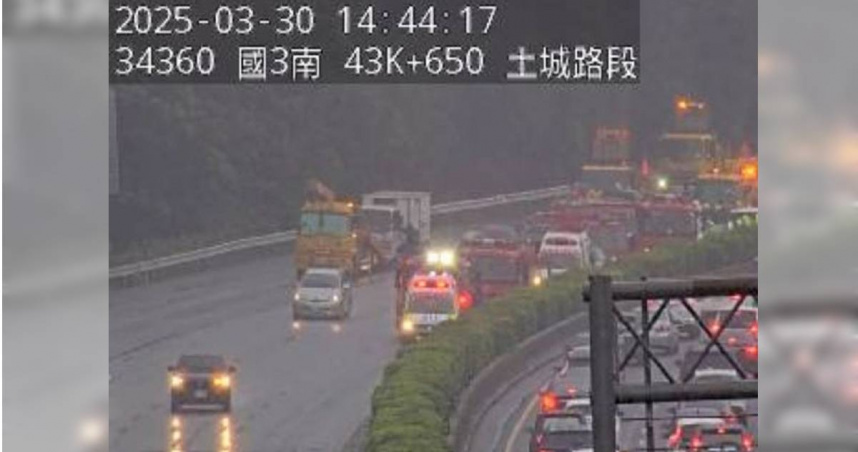 國道3號驚傳4車連環撞。（圖／翻攝高速公路1968畫面）