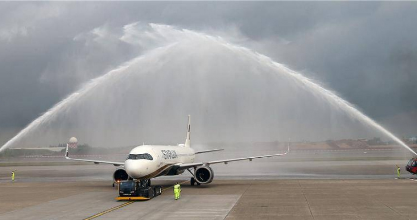 星宇航空台北直飛神戶航線18日開航，機場公司特地為班機舉行灑水儀式慶祝首航。（圖／報系資料照）