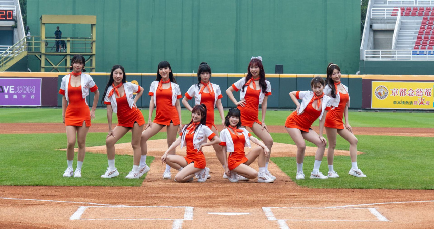 Pilots Crew到樂天主場表演。（圖／玖玥玖創意娛樂提供）