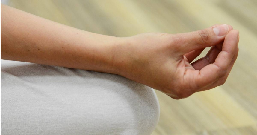 英國北愛爾蘭的一名40歲女子蘿倫（Lauren Bannon）發現自己的小指無法正常彎曲，詢問ChatGPT發現是罹患癌症，就醫檢查真的發現2個腫塊。（示意圖／Pixabay）