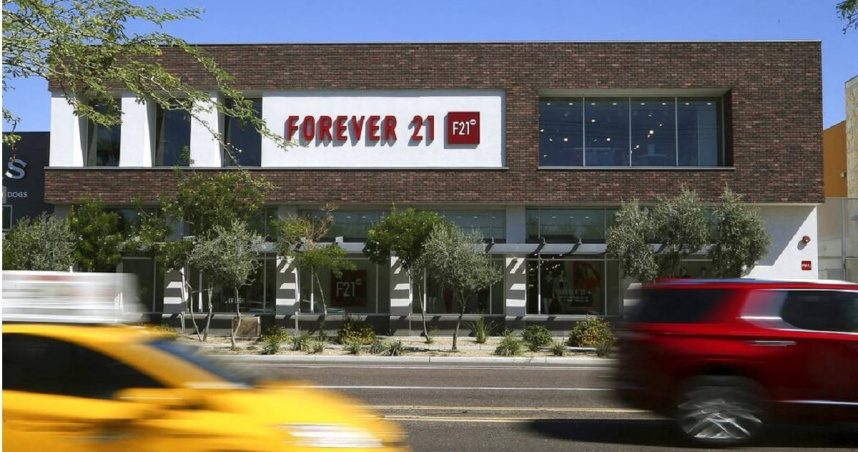 美國快時尚服裝零售巨頭「Forever 21」近日宣布已聲請破產保護，負債額高達15.8億美元。（圖／達志／美聯社）