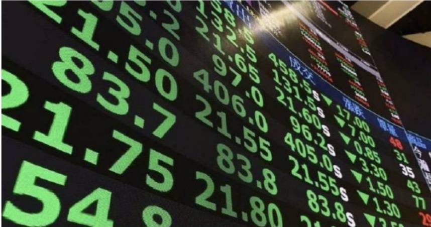 台股終場大跌353.23點，以22003.5點作收。（圖／報系資料照）