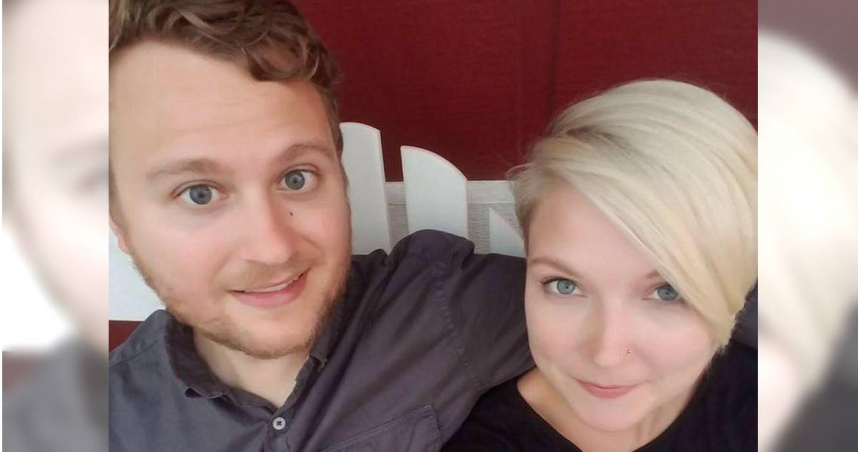 2017年6月8日，在爬蟲類愛好者界享有盛名的名人班‧雷尼克（左）發現倒臥在血泊之中。警方在3年後才查明，殺死他的正是他的妻子琳莉‧雷尼克（右）。（圖／翻攝FB／Ben Renick）