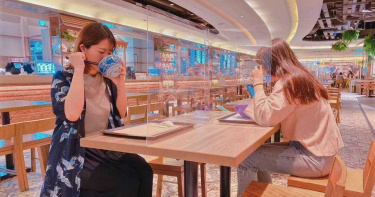 防疫全面升級 百貨美食街增透明隔板、單人座位區