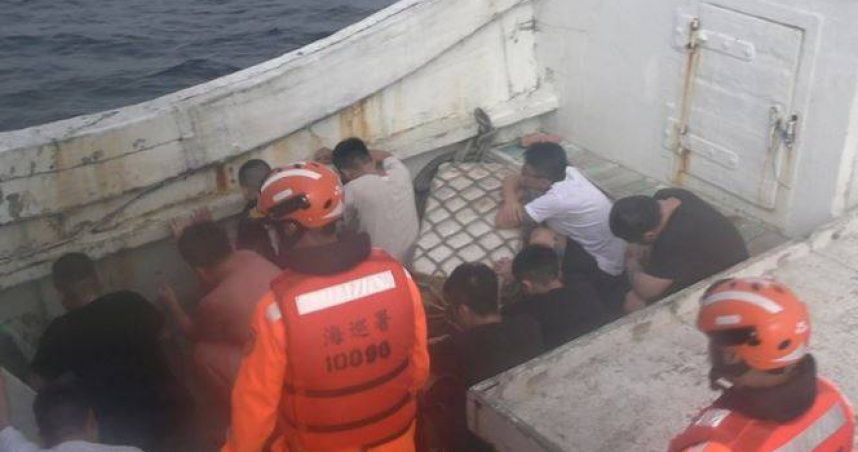 海巡緝獲跨國偷渡集團！驚見漁船藏「9名通緝犯」　屏檢起訴18人