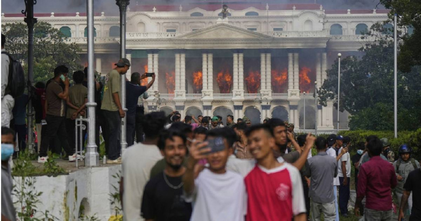 抗議行動持續升級，繼尼泊爾總理奧利（KP Sharma Oli）今天宣布請辭後，尼泊爾總統鮑德爾（Ram Chandra Poudel）也在晚間請辭。（圖／達志／美聯社）