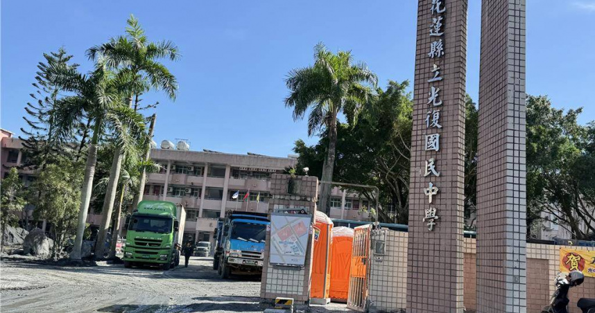 花蓮縣光復鄉在強降雨後災情慘重，光復商工、光復國中受損嚴重，但教育不因洪水而中斷！（圖／中國時報吳佩蓉）