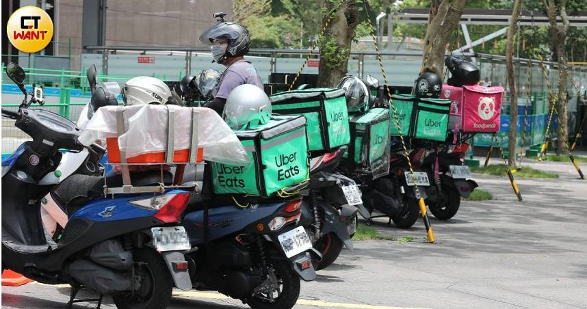 立法院將審議《外送員專法》，藍綠白三黨爭相表態替外送員爭取權益。（圖／CTWANT資料照）