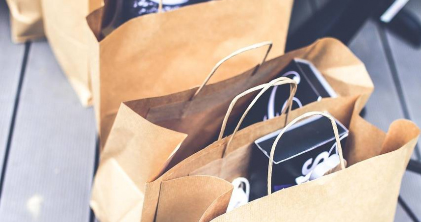 患有阿茲海默症的老婦人頻繁下單電視購物，女兒無奈發文求助後，Japanet Takata客服迅速以私訊回應並主動協助，展現企業關懷。（示意圖／Pixabay）