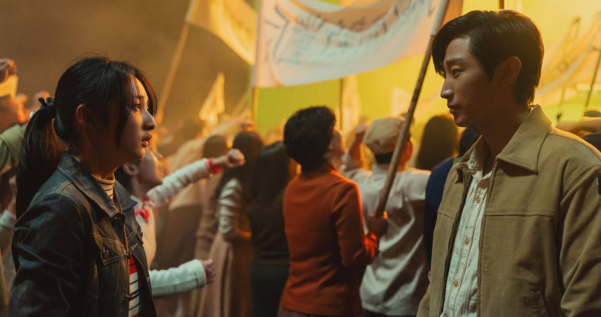 李沐和韓星振永在《那張照片裡的我們》一見鍾情，彼此吸引。（圖／瀚草文創GrX STUDIO提供）