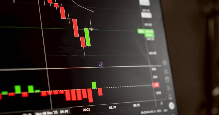 股海老牛曝009816 抱三個月 賺40%還不用繳稅 。（圖／PEXELS）