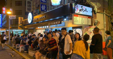 澎湖交通現亂象!當地人曝闖紅燈、並排騎車…直呼「這邊變練車場了?」