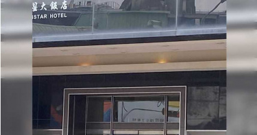 2異鄉人陳屍飯店疑輕生 家屬悲慟趕赴處理後事