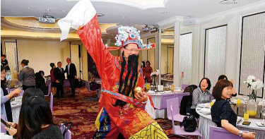 女董戰小三5/正宮維護「英雄爸爸」苦撐逾10年 女兒不捨輟學挺媽