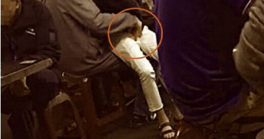 小吃店幼女坐父腿「被偷頂還狂摳」 網震怒:太噁!快報案