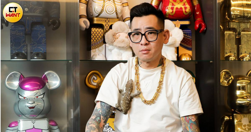 前年縮胃後，繁忙的蹦闆腳步忽然緩下來，意外促使他入坑爬蟲圈。（圖／侯世駿攝）