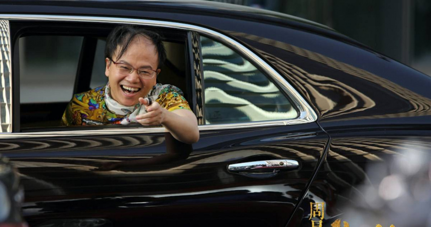 鄭冀峰曾在周星馳電影《美人魚》飾演「鄭總」。（圖／美人魚劇照）