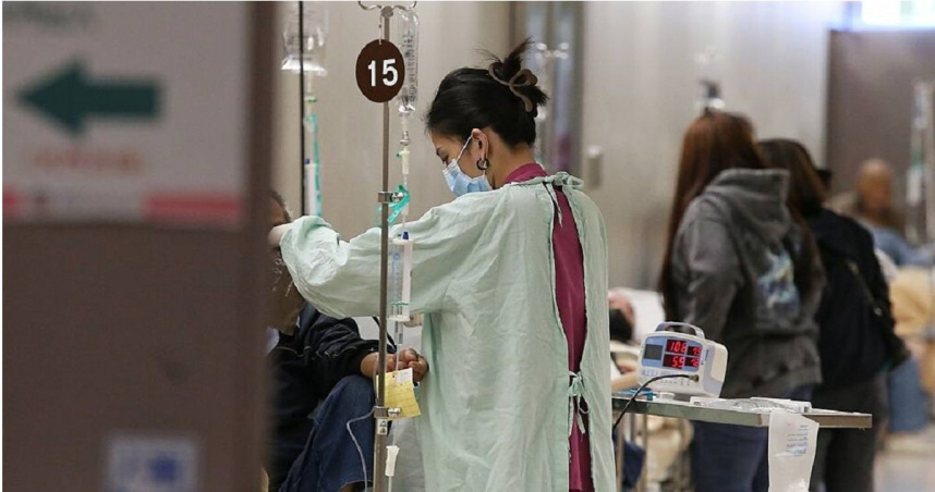 一名資深護理師分享，從業10年來的辛酸歷程，坦言終於下定決心辭去護理師一職。照片非當事人。（圖／報系資料照）