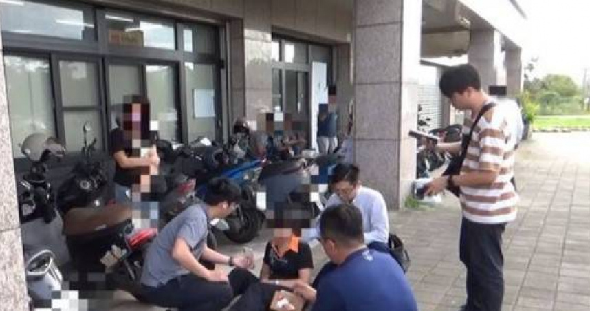 東港分局員警與民眾設局釣車手，並再連續2日逮獲2名車手，後續將依《詐欺罪》送辦。（圖／翻攝畫面）