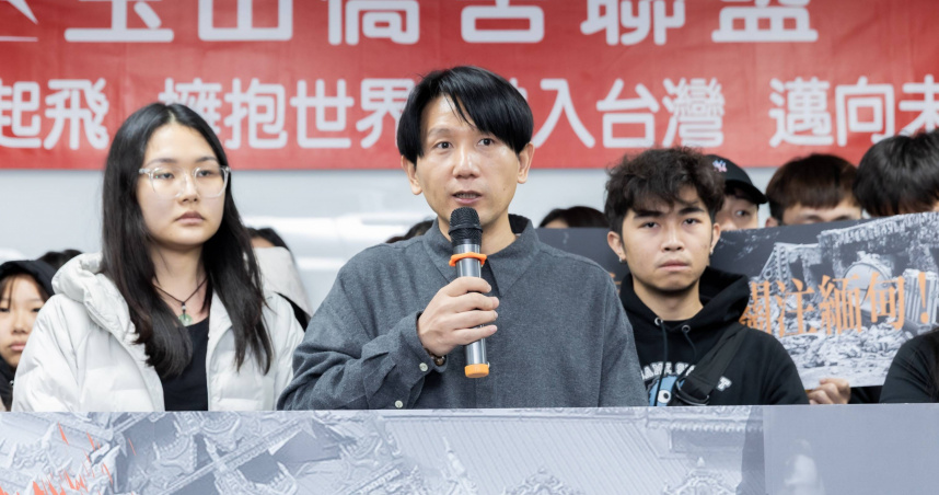 導演趙德胤出席記者會，呼籲台灣大眾關注緬甸地震，為當地居民加油打氣。（圖／在台緬甸學生團體及關注緬甸地震志工提供)