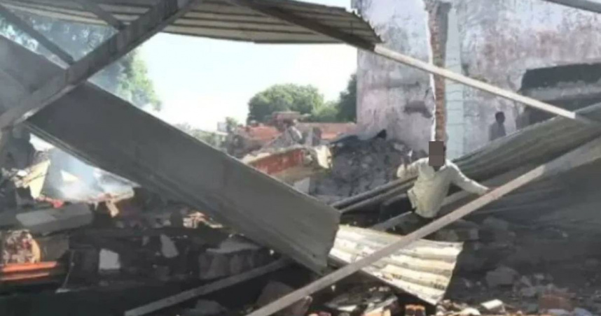 印度一間非法鞭炮工廠爆炸釀21死。（圖／翻攝自X）