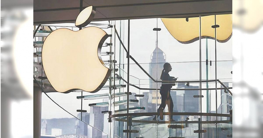 蘋果執行長庫克曾前往白宮遊說，希望蘋果產品可關稅豁免。（圖／達志／美聯社）