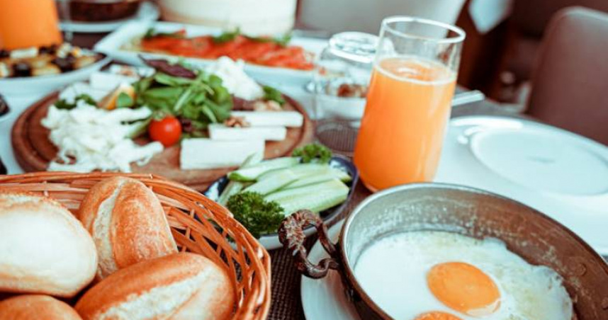 醫師建議輕微的飢餓感，可以使大腦達到最佳運作狀態。（示意圖／Pexels）