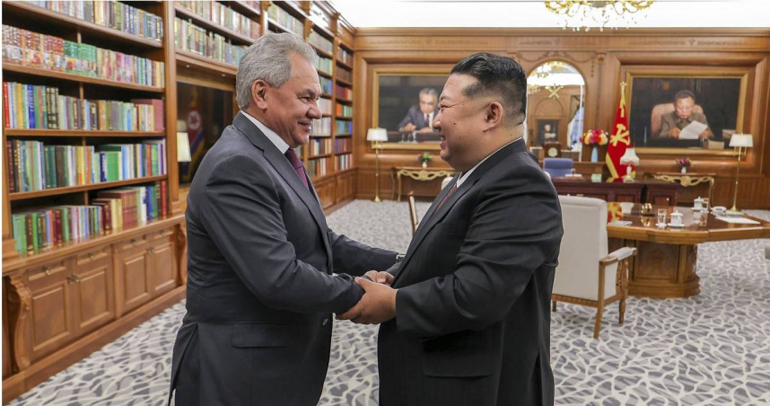 北韓領導人金正恩於美東時間4日會見了來訪的紹伊古。（圖／達志／美聯社）